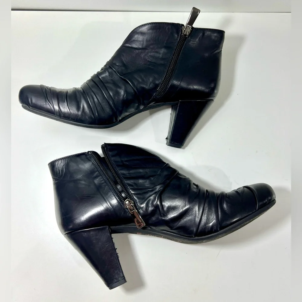 Las de Rouge Booties - Picture 2 of 11